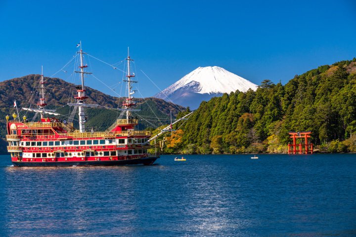 ล่องเรือโจรสลัดชมทะเลสาบอาชิ